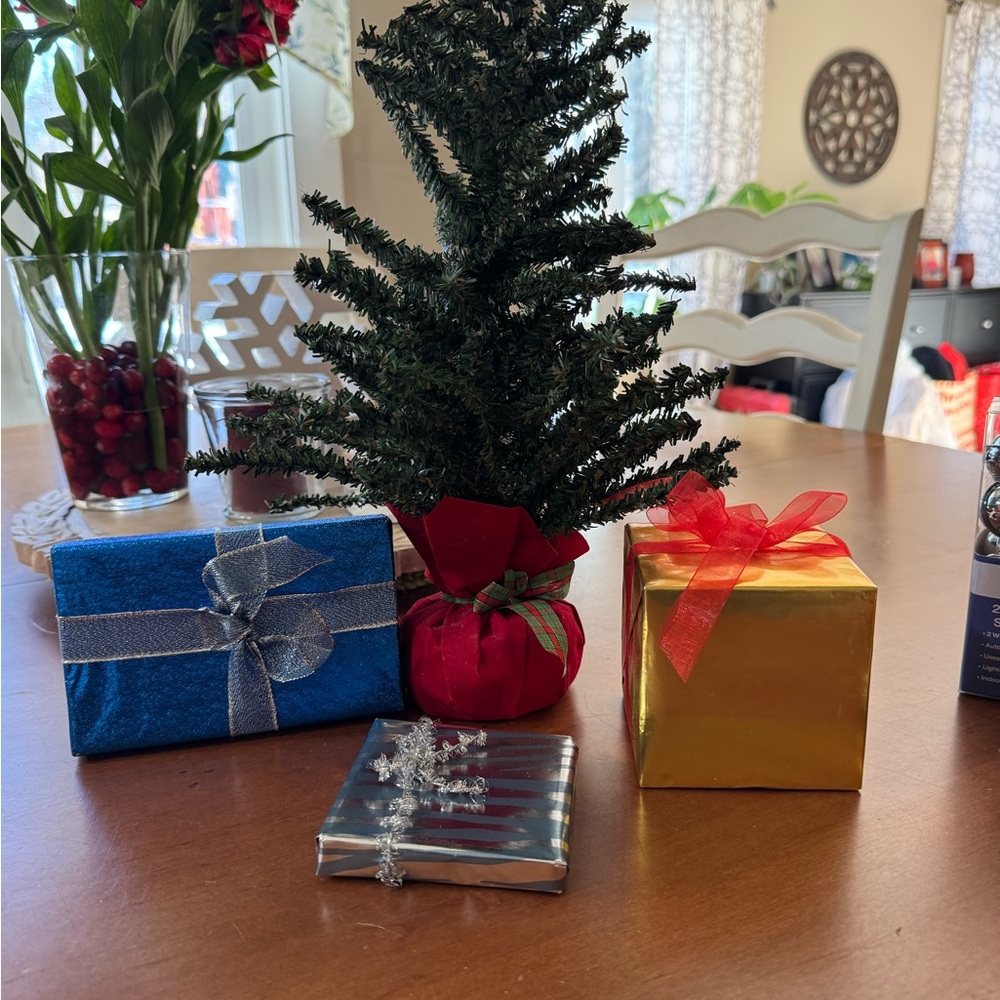 14 inch Christmas Tree with Gift Boxes